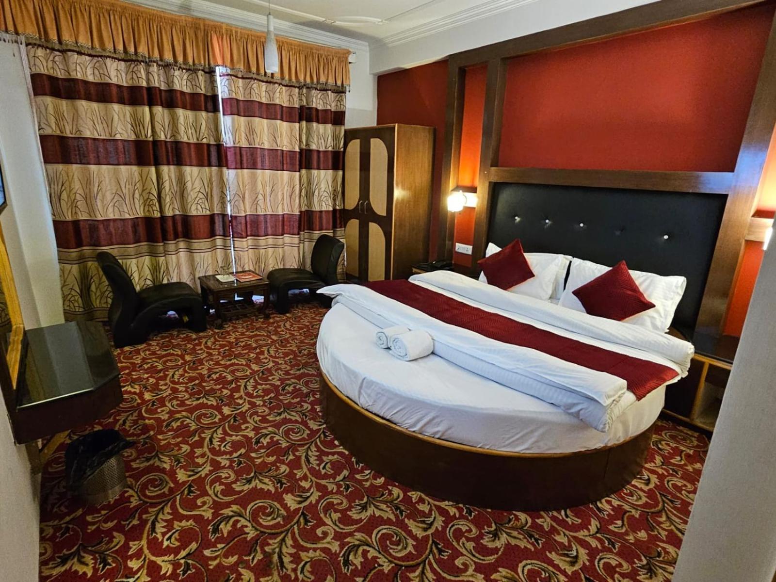 Hotel Akash Regency มะนาลี ภายนอก รูปภาพ